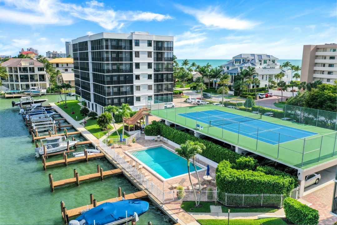 10482 Gulf Shore Dr #231, Naples, FL 34108