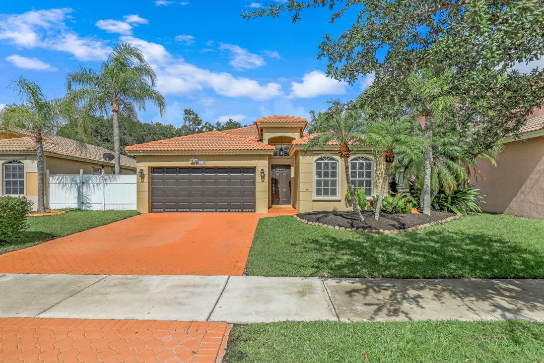 136 SW 206th Ave, Pembroke Pines, FL 33029