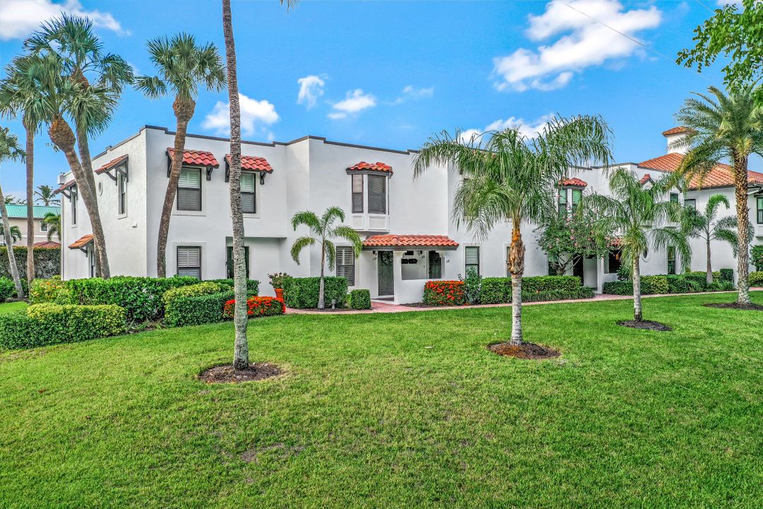 1060 6th St S #1060, Naples, FL 34102