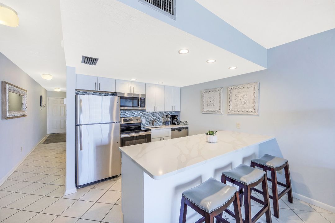 260 Southbay Dr #104, Naples, FL 34108