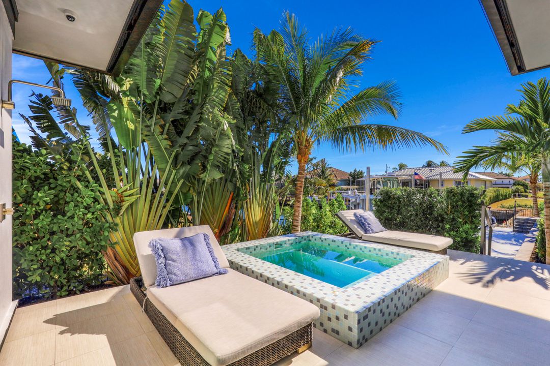 1061 Dana Ct, Marco Island, FL 34145