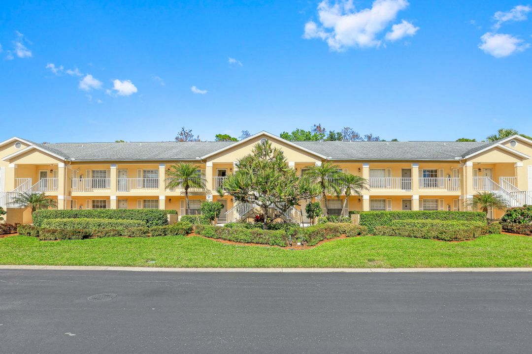 773 Wiggins Lake Dr #204, Naples, FL 34110