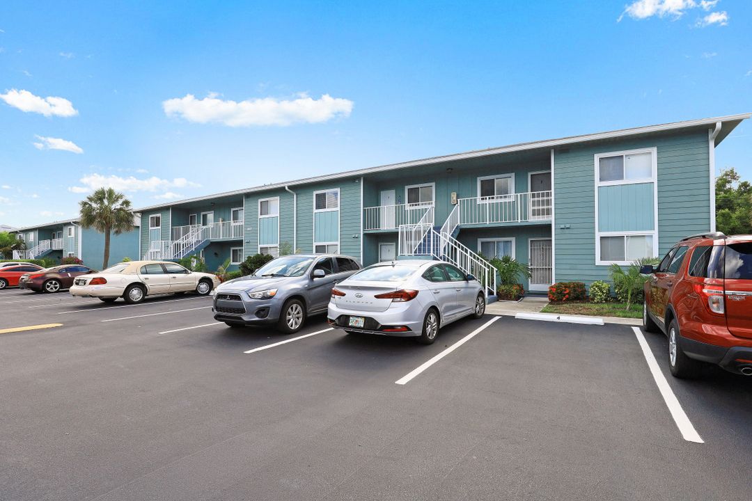 140 Cypress Way E #607, Naples, FL 34110