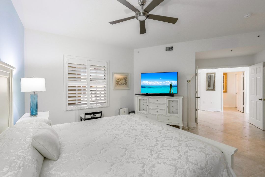 450 Bayfront Pl #4206, Naples, FL 34102