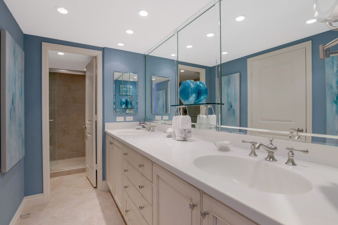 3215 Gulf Shore Blvd N #205, Naples, FL 34103