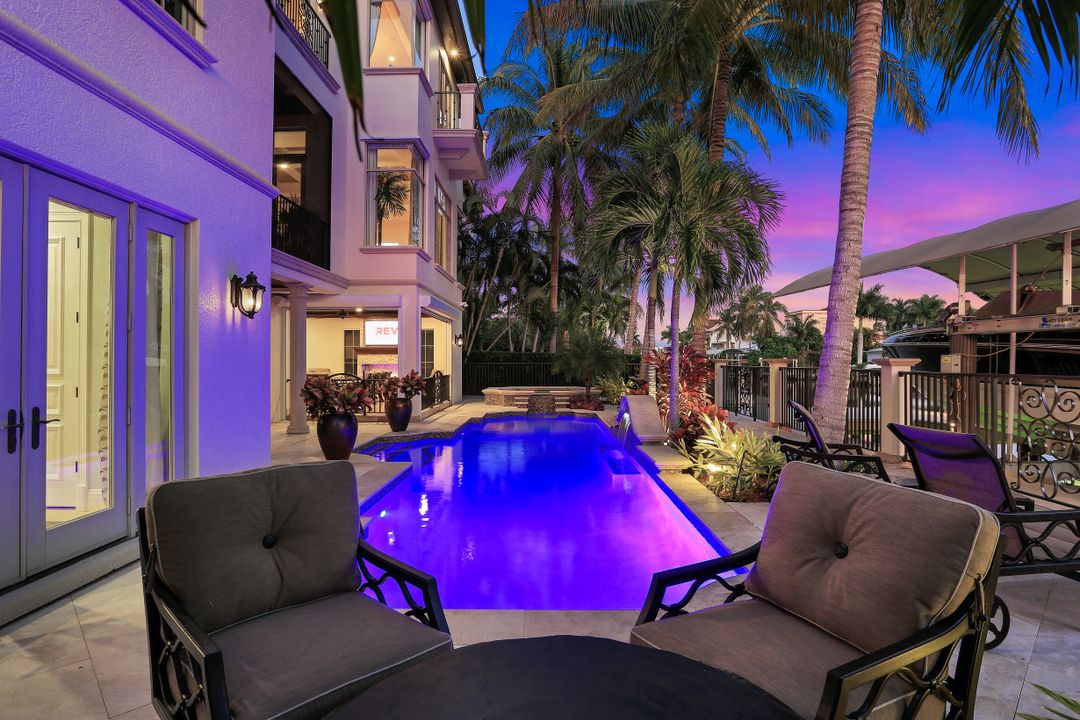 172 Seabreeze Ave, Naples, FL 34108