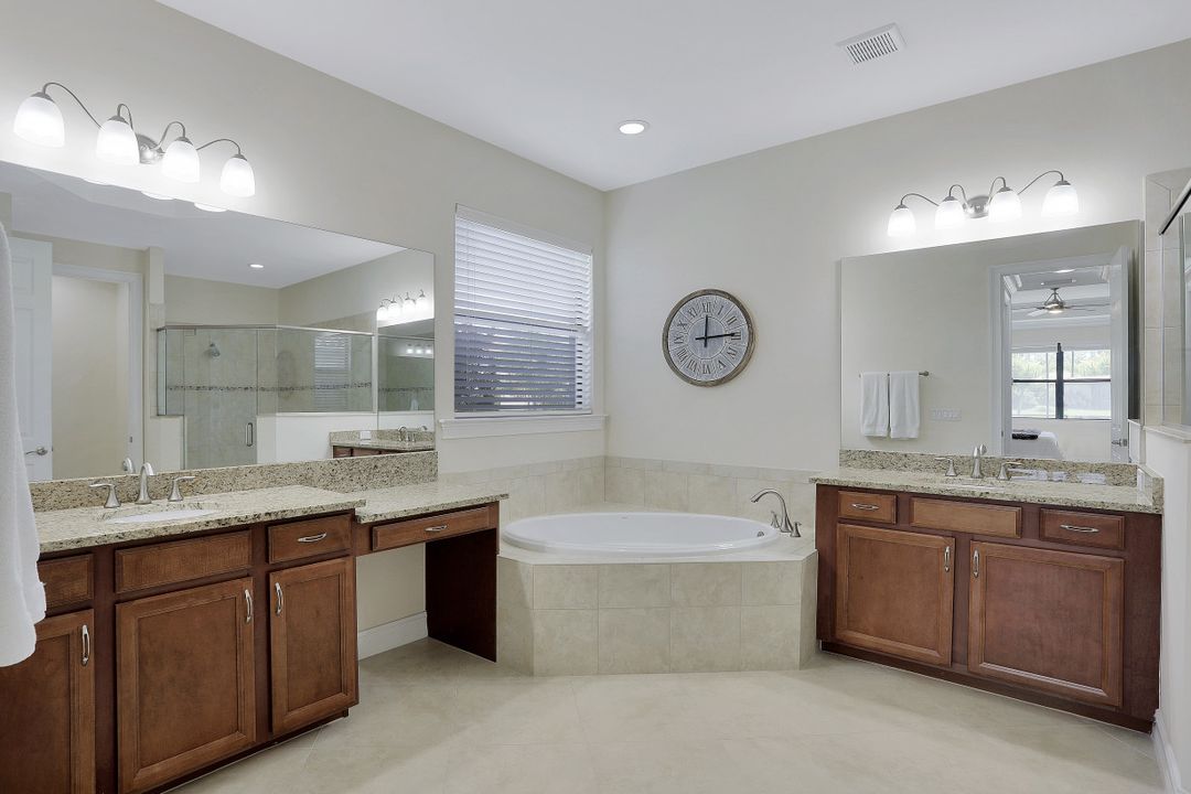 1622 Songbird Ct, Naples, FL 34120