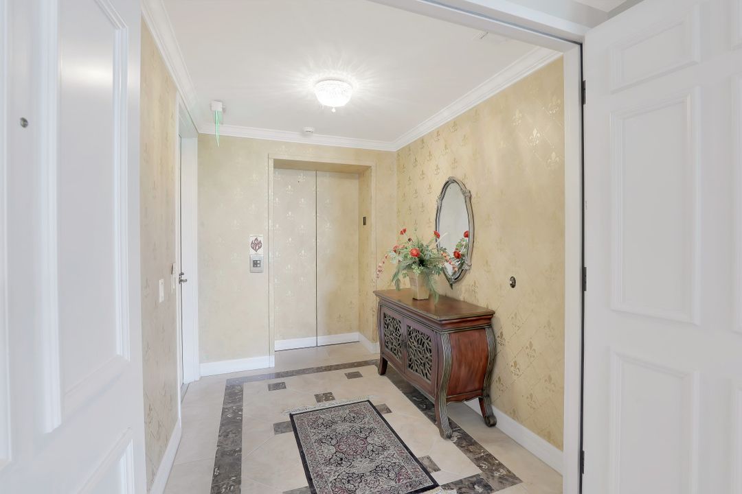 295 Grande Way #2, Naples, FL 34110