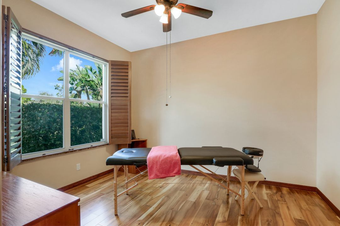 6615 Chestnut Cir, Naples, FL 34109
