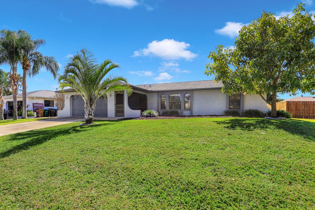 924 SE 15th St, Cape Coral, FL 33990