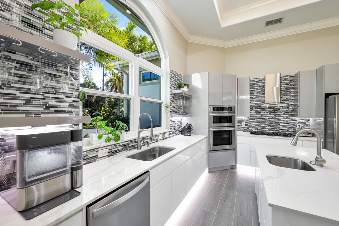 4055 1st Ave SW, Naples, FL 34119