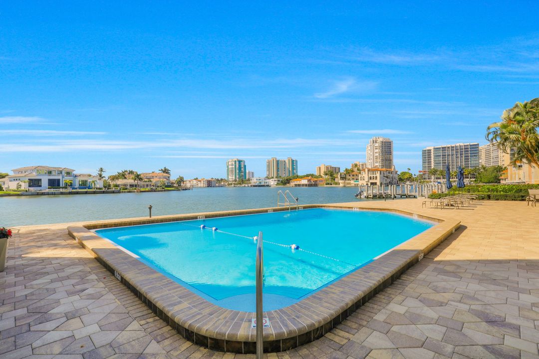 250 Park Shore Dr #103, Naples, FL 34103