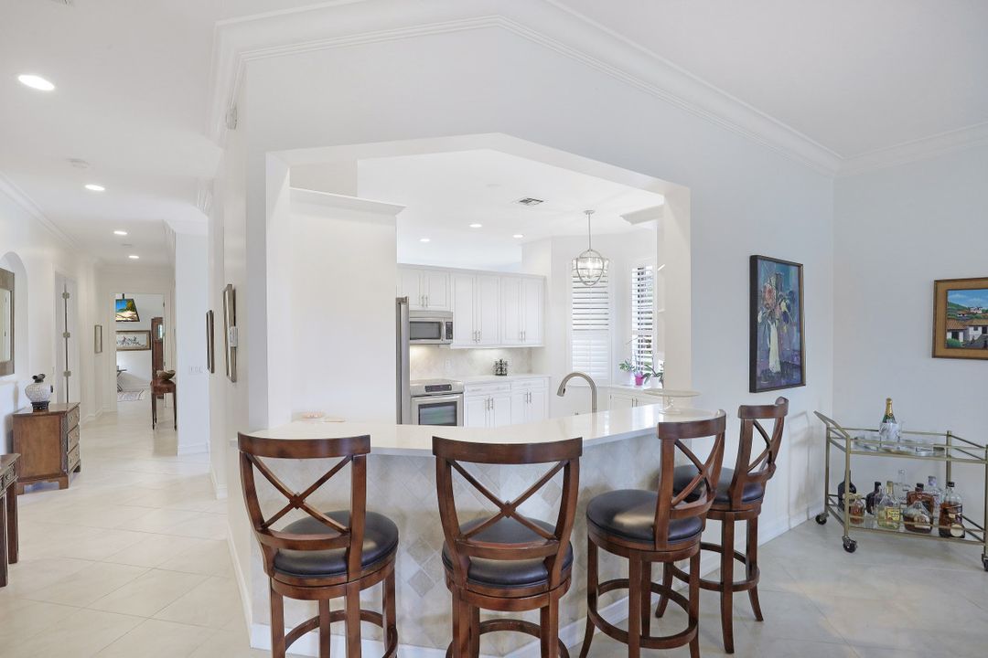 5001 Maxwell Cir #201, Naples, FL 34105