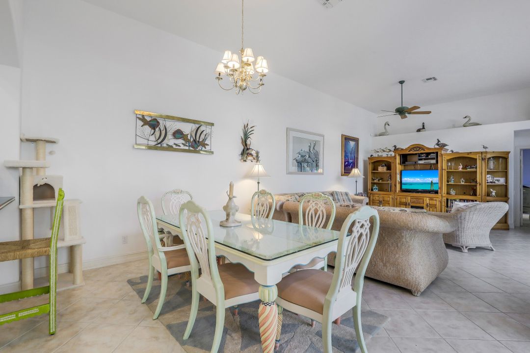 693 Mainsail Pl, Naples, FL 34110