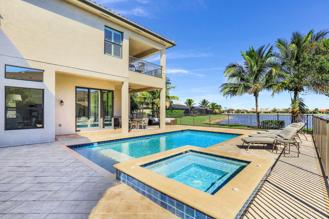 3025 Cinnamon Bay Cir, Naples, FL 34119