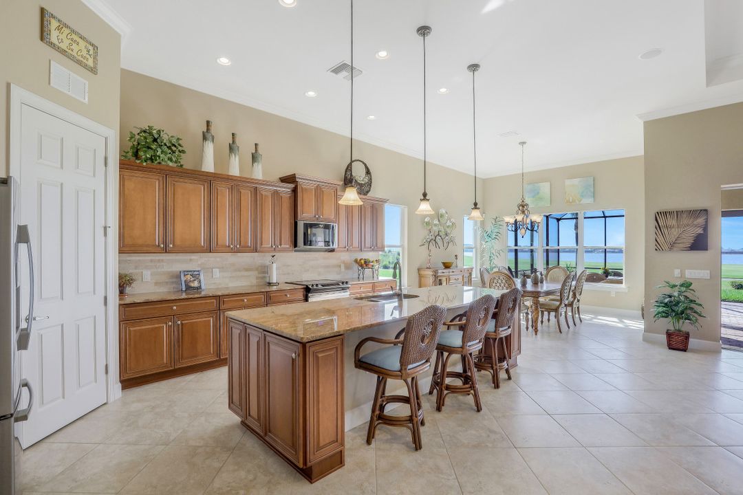 9005 Quarry Dr, Naples, FL 34120