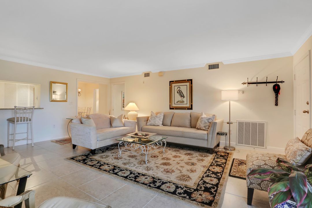 5637 Turtle Bay Dr #17, Naples, FL 34108