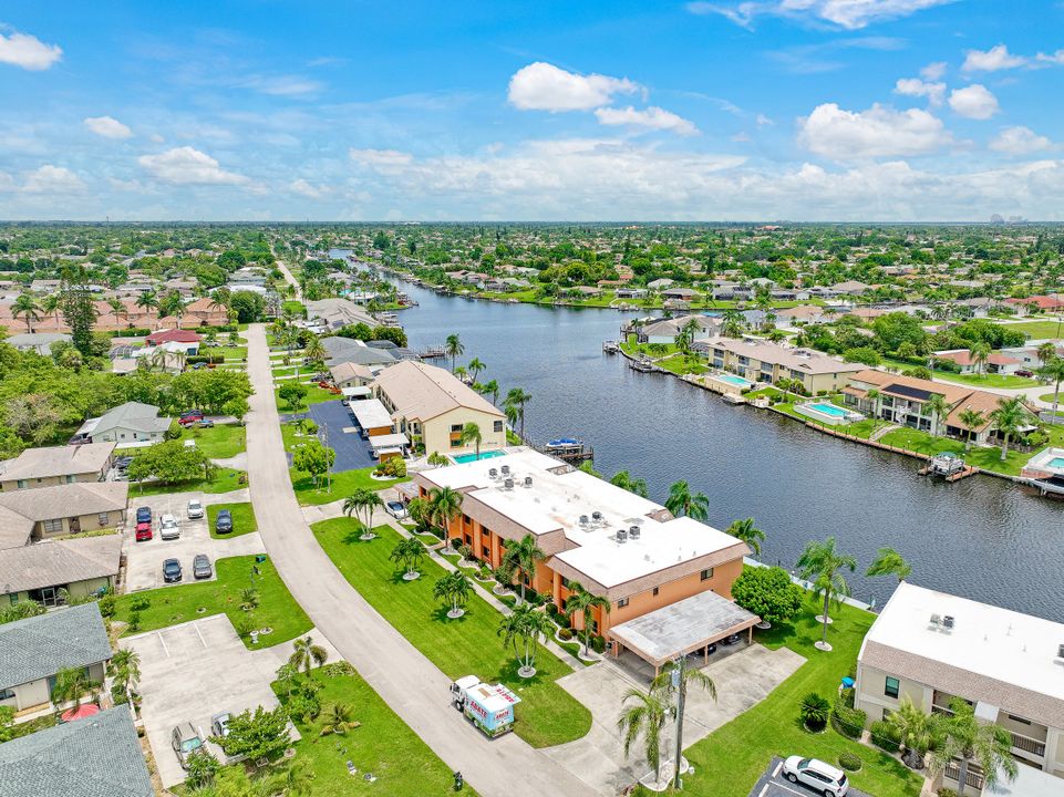 3703 SE 10th Ave, Cape Coral, FL 33904