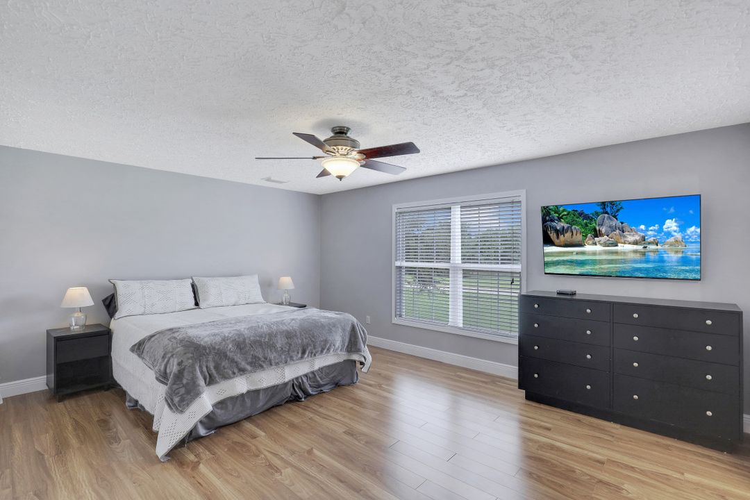 239 Leawood Cir, Naples, FL 34104