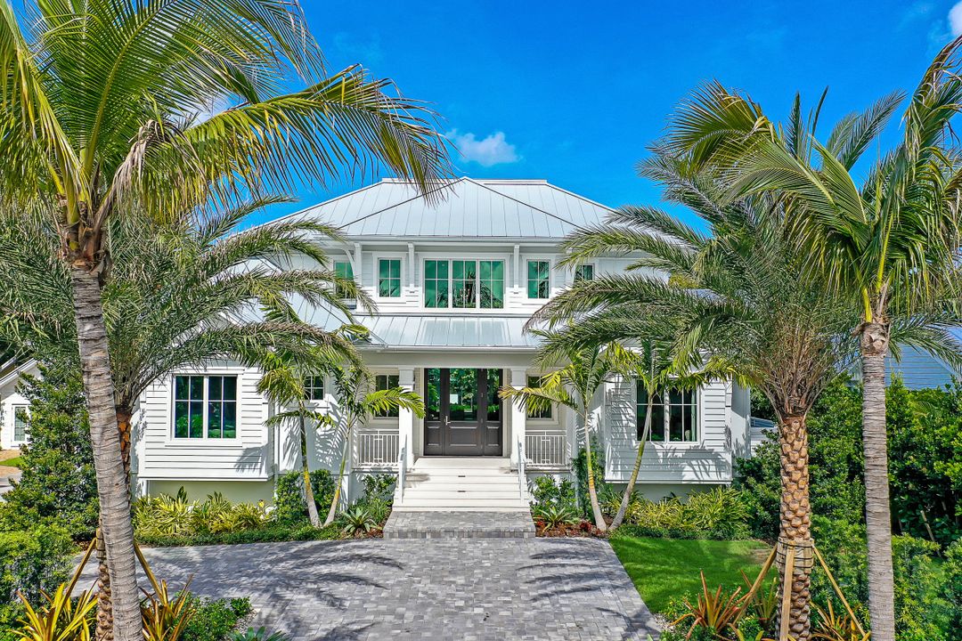 1040 2nd St S, Naples, FL 34102