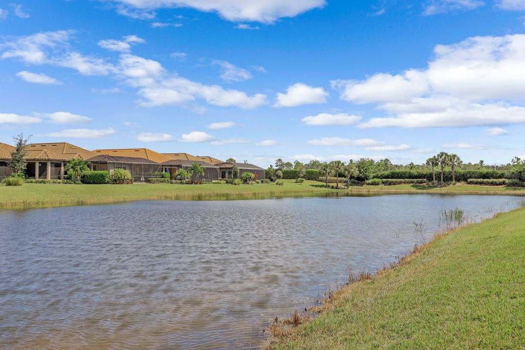 8669 Dilillo Ct, Naples, FL 34119