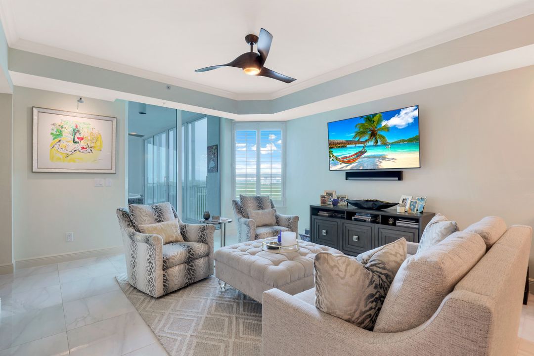 285 Grande Way #1204, Naples, FL 34110