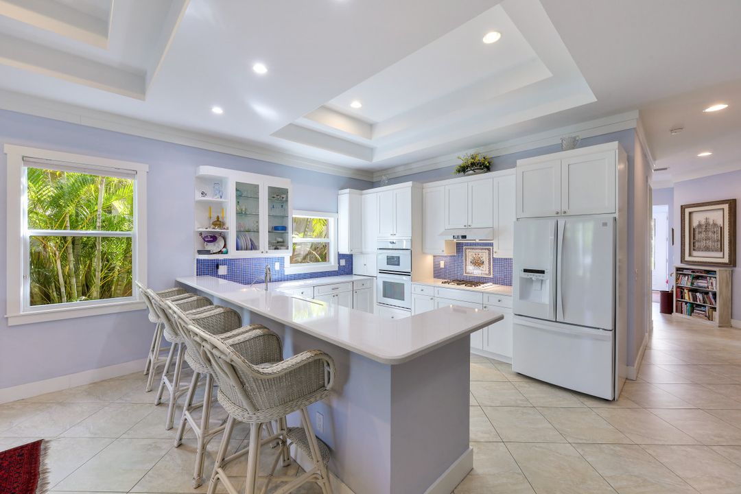 721 93rd Ave N, Naples, FL 34108