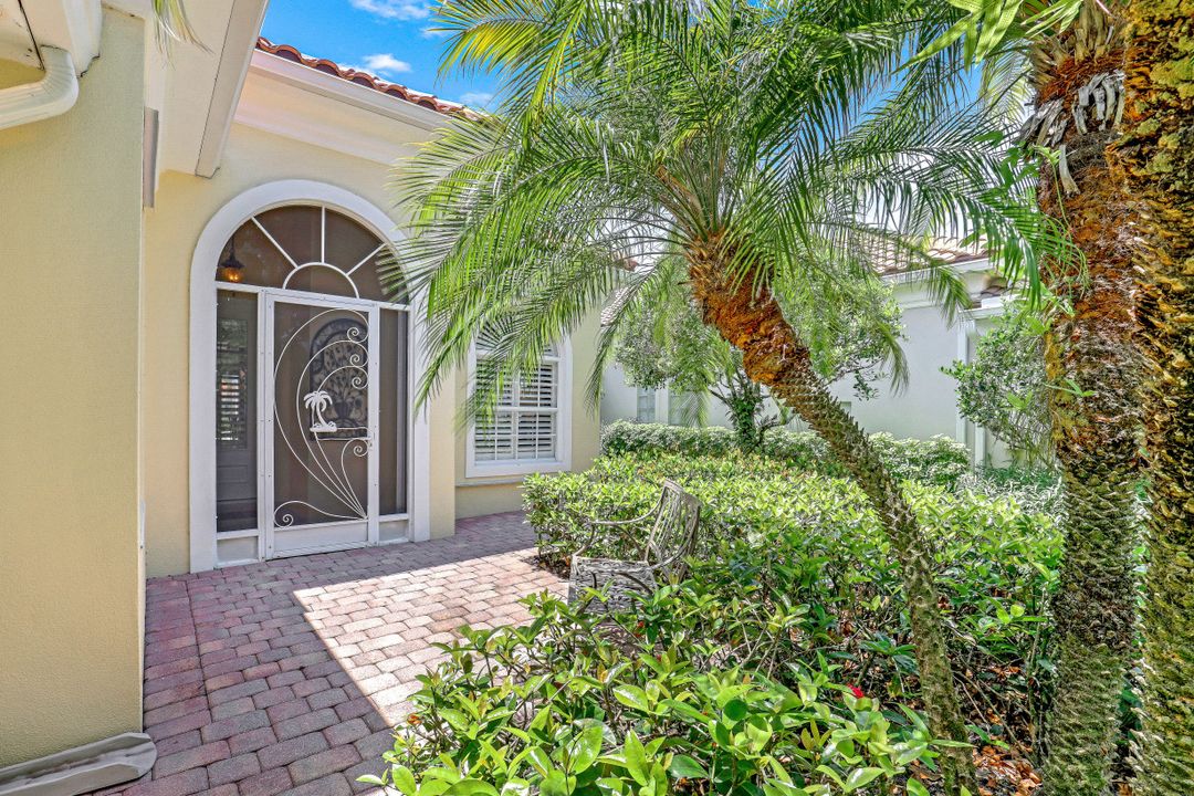 5272 Hawkesbury Way, Naples, FL 34119
