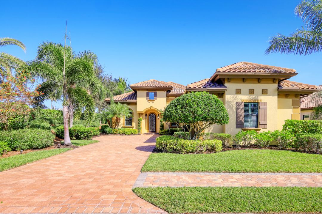 6287 Serano Way, Naples, FL 34113