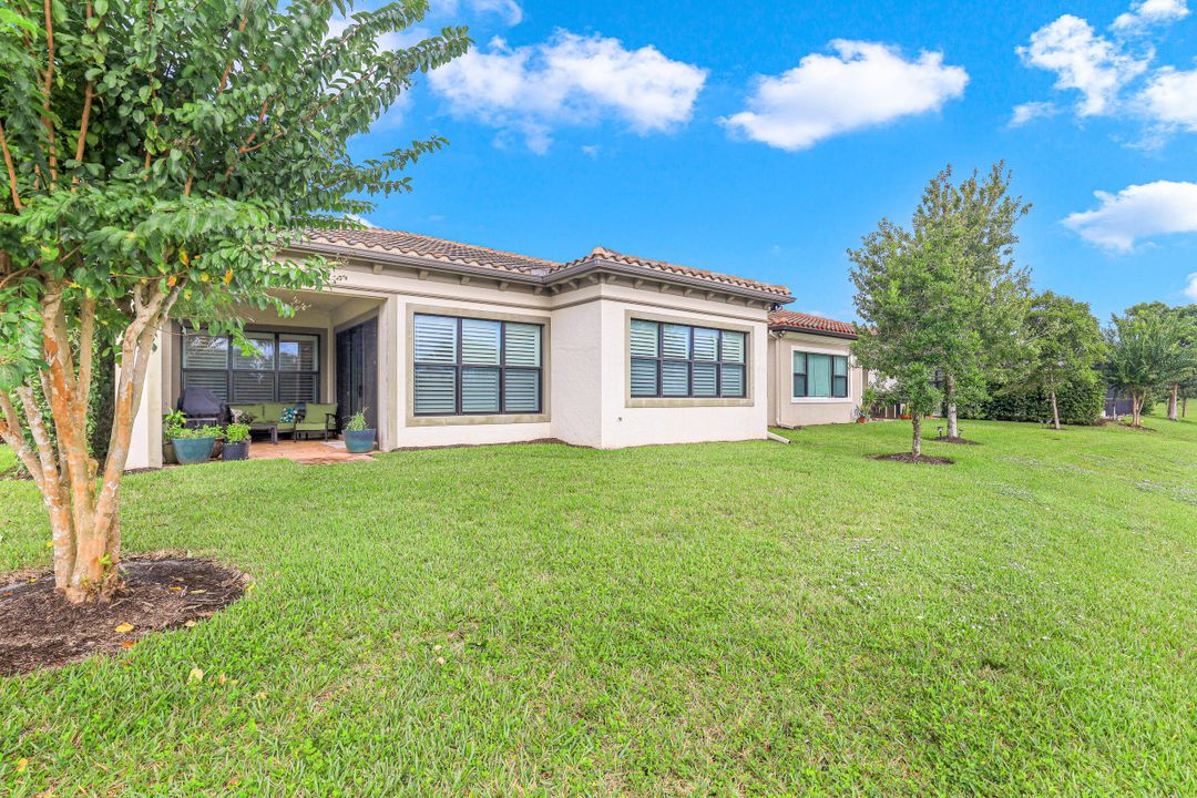 9256 Woodhurst Dr, Naples, FL 34120