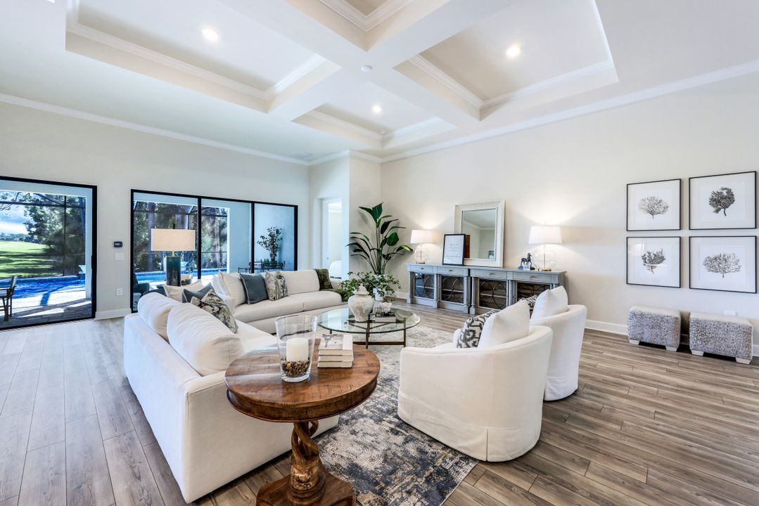 9528 Curlew Dr, Naples, FL 34120