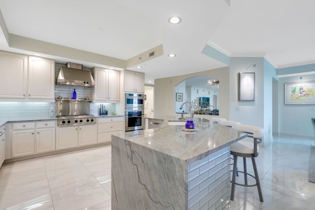 285 Grande Way #1204, Naples, FL 34110