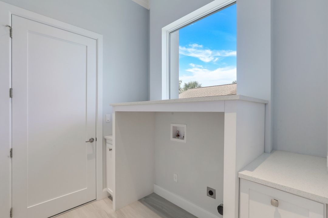 859 92nd Ave N, Naples, FL 34108