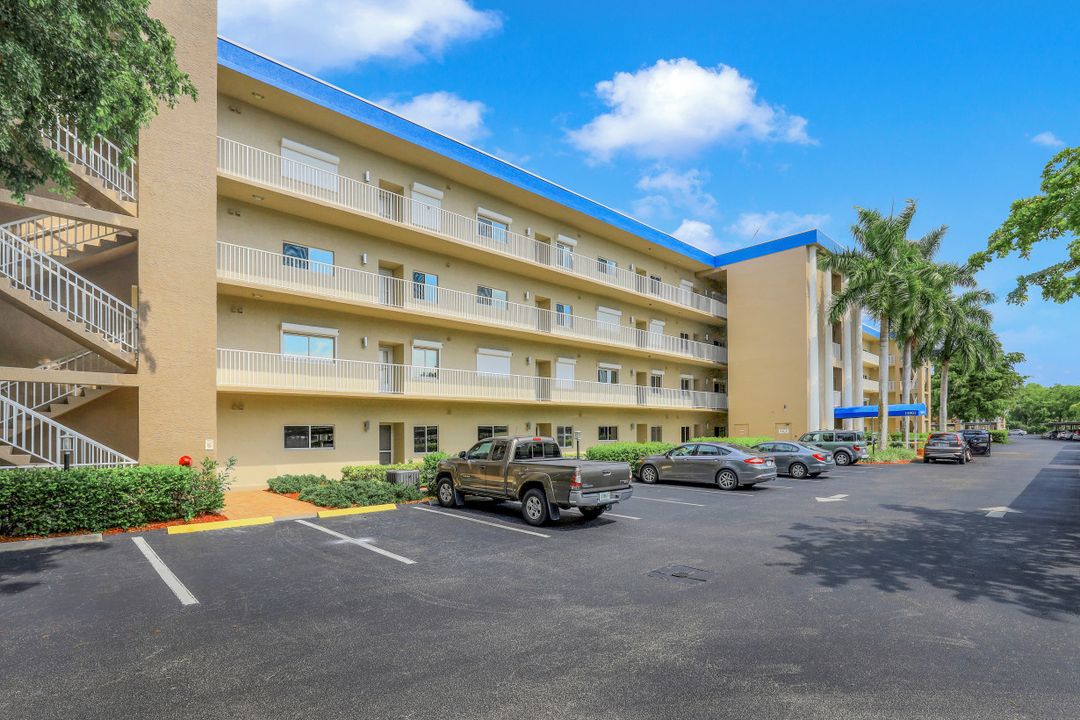 14901 Park Lake Dr #101, Fort Myers, FL 33919