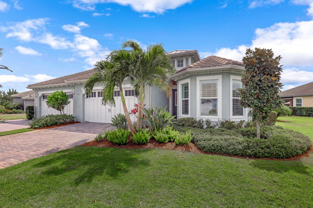 7075 Dominica Dr, Naples, FL 34113