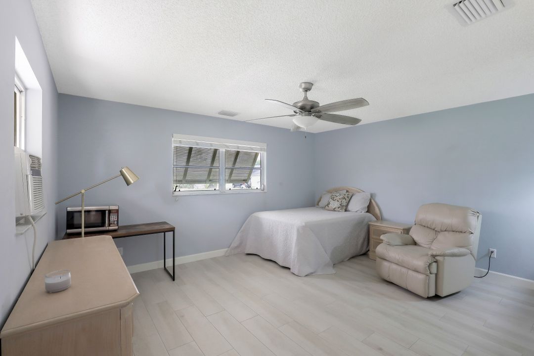 628 104th Ave N, Naples, FL 34108