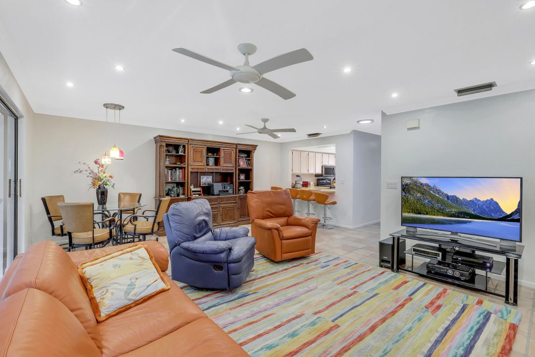 990 8th St S #2 B, Naples, FL 34102