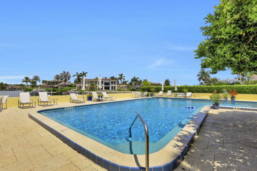 1900 Gulf Shore Blvd N #201, Naples, FL 34102