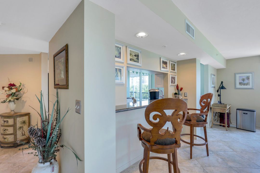 25 Bluebill Ave #201, Naples, FL 34108