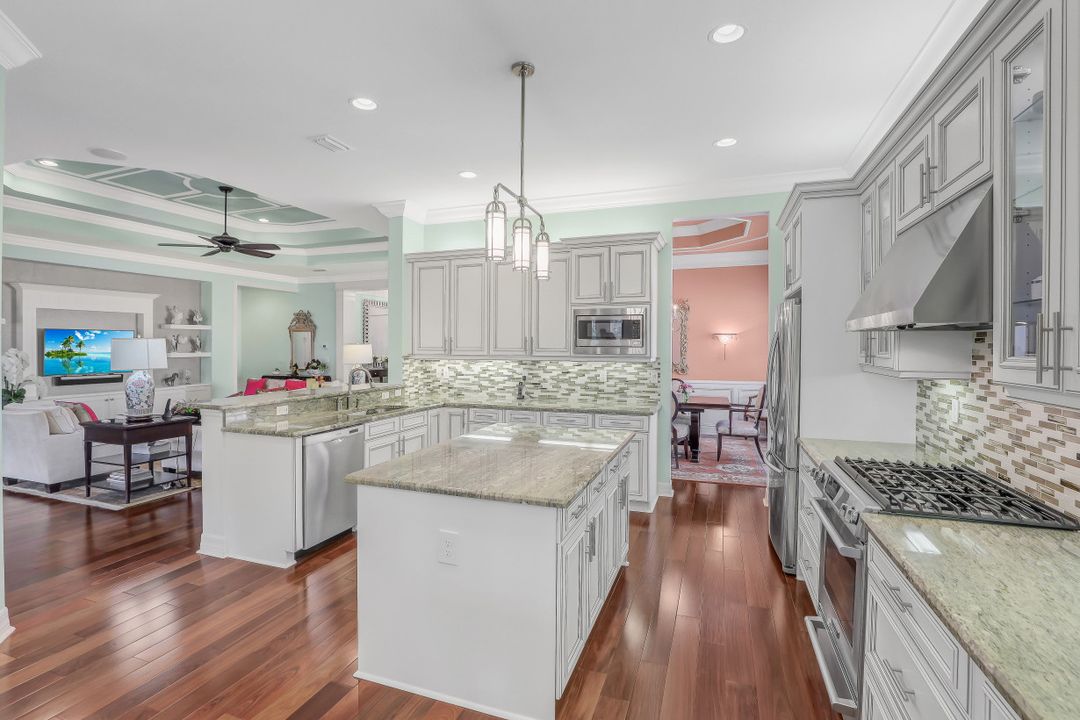 3987 Bering Ct, Naples, FL 34119