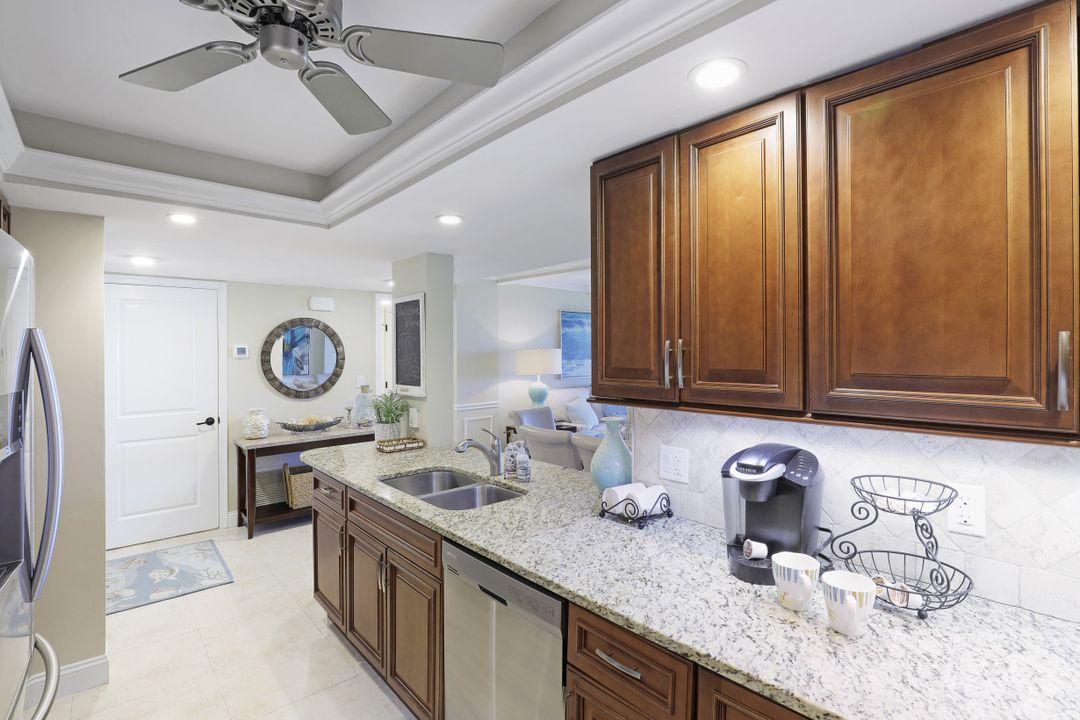 17 Bluebill Ave #1005, Naples, FL 34108