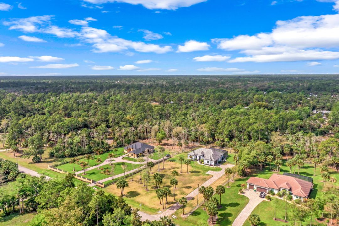 481 7th St NW, Naples, FL 34120