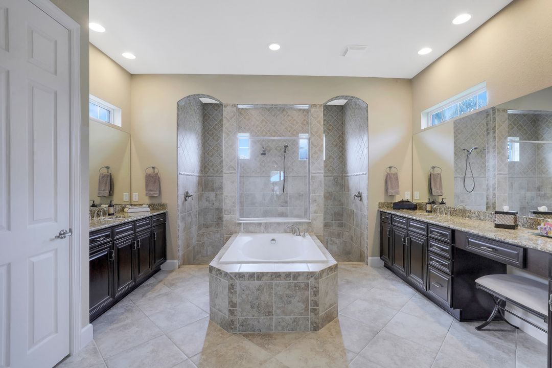 9403 Copper Rock Ct, Naples, FL 34120