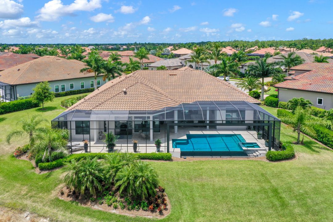 6587 Barbera Ln, Naples, FL 34113