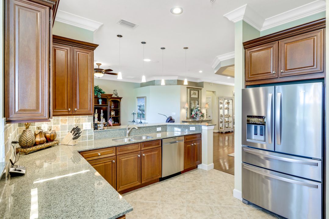 9220 Quartz Ln #201, Naples, FL 34120