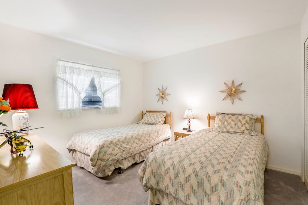 466 Tradewinds Ave, Naples, FL 34108