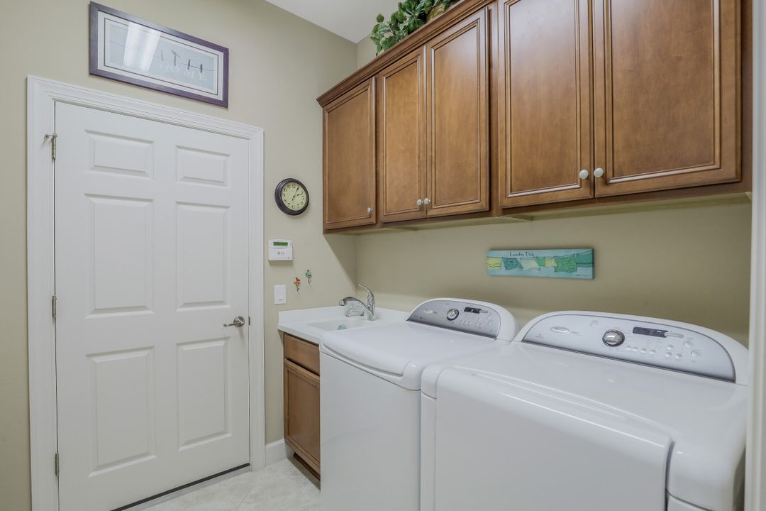 9005 Quarry Dr, Naples, FL 34120