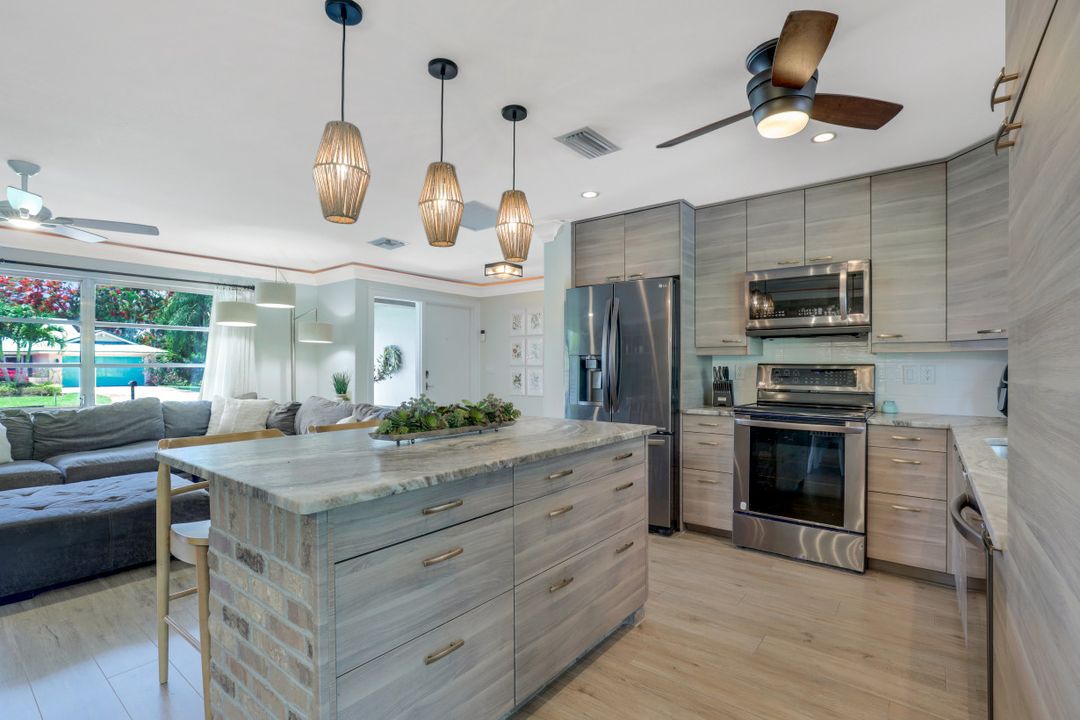 633 Cypress Way E, Naples, FL 34110