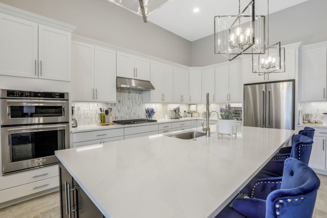 9610 Everglades Dr, Naples, FL 34120