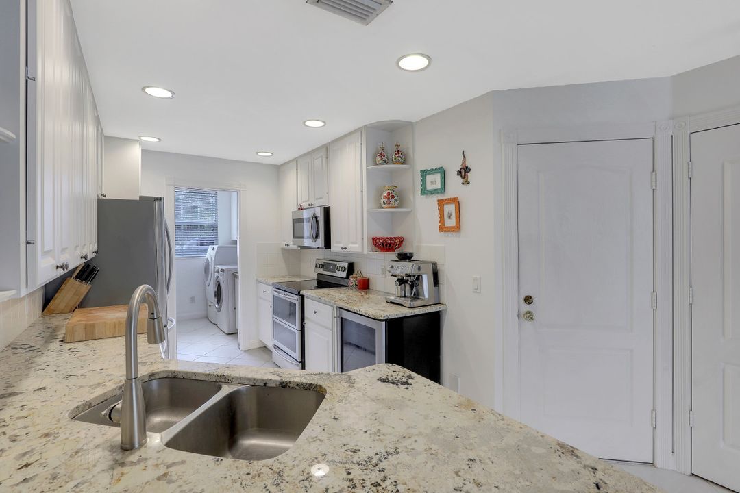 5637 Cove Cir, Naples, FL 34119